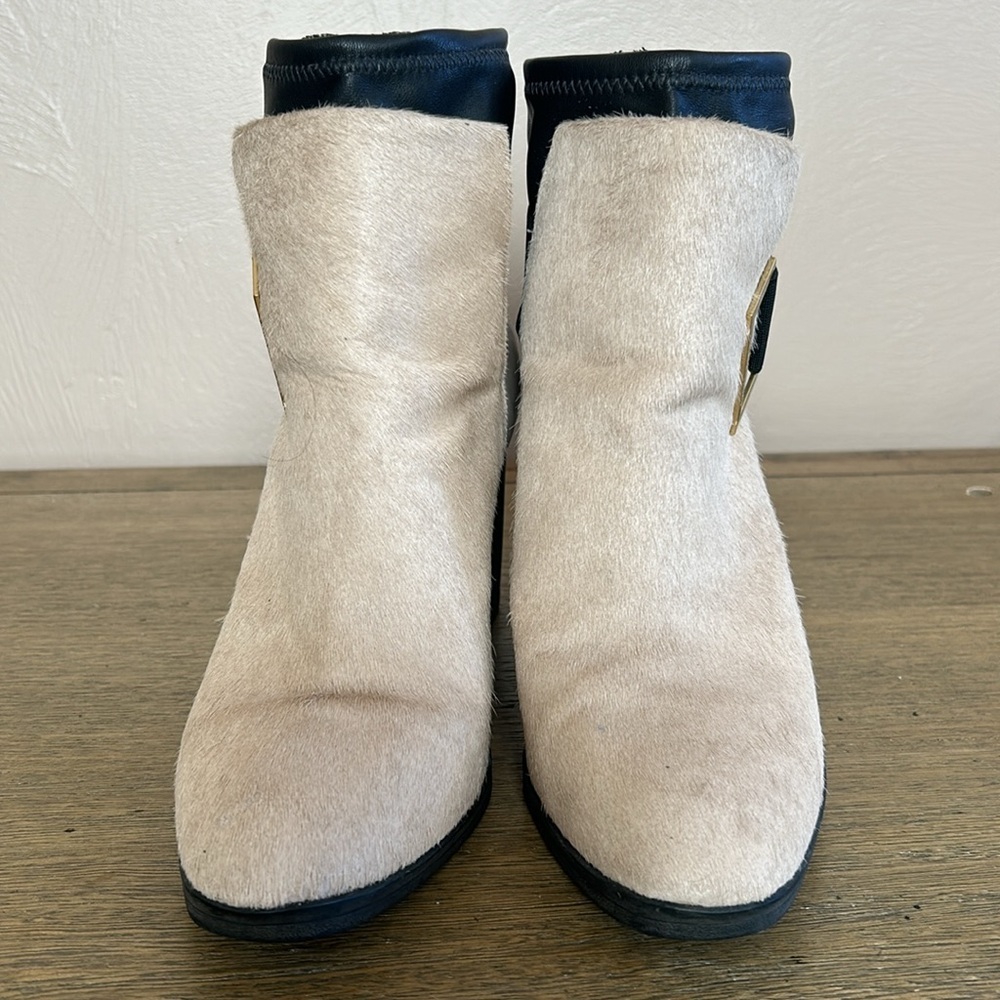 Calvin Klein Women’s Booties. Size 10. Cream/ Black Color. - Picture 4 of 13